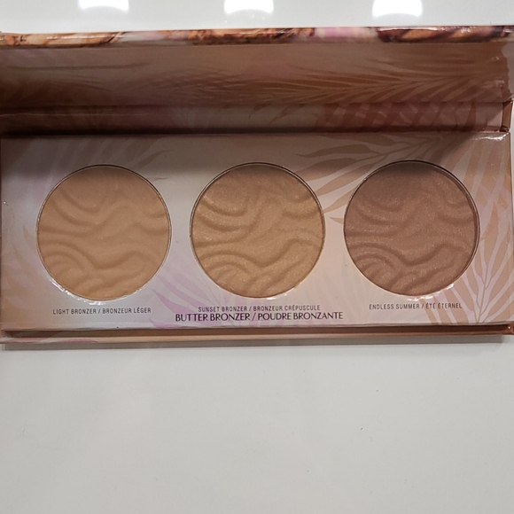 Murumuru Butter Bronzer Palette - Picture 3 of 7